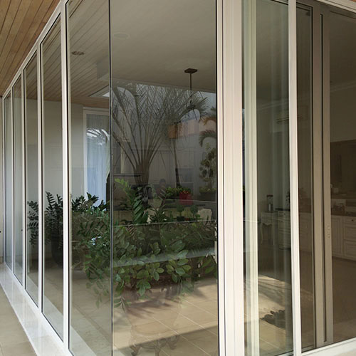 model corner glass